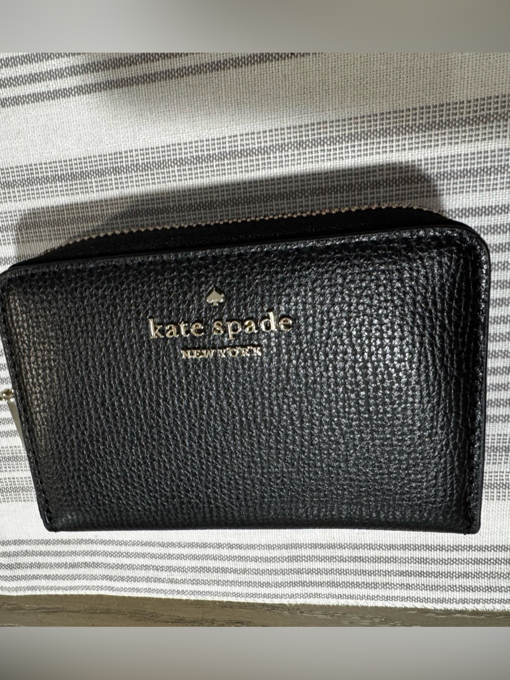 kate spade Black Pebbled Leather Zip Around Card Holder with Gold Logo